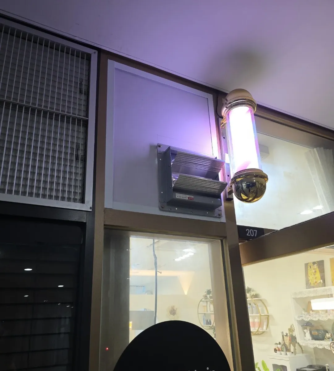 이발소에 새로 설치된 환풍기