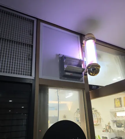 이발소에 새로 설치된 환풍기