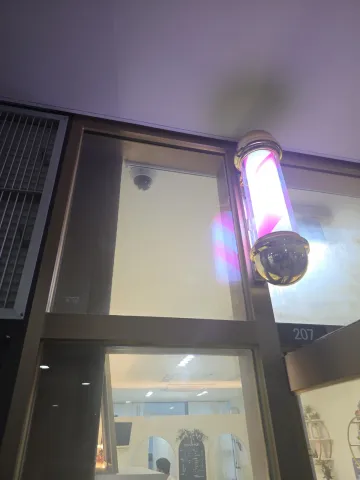 설치 전 이발소 실내 벽면